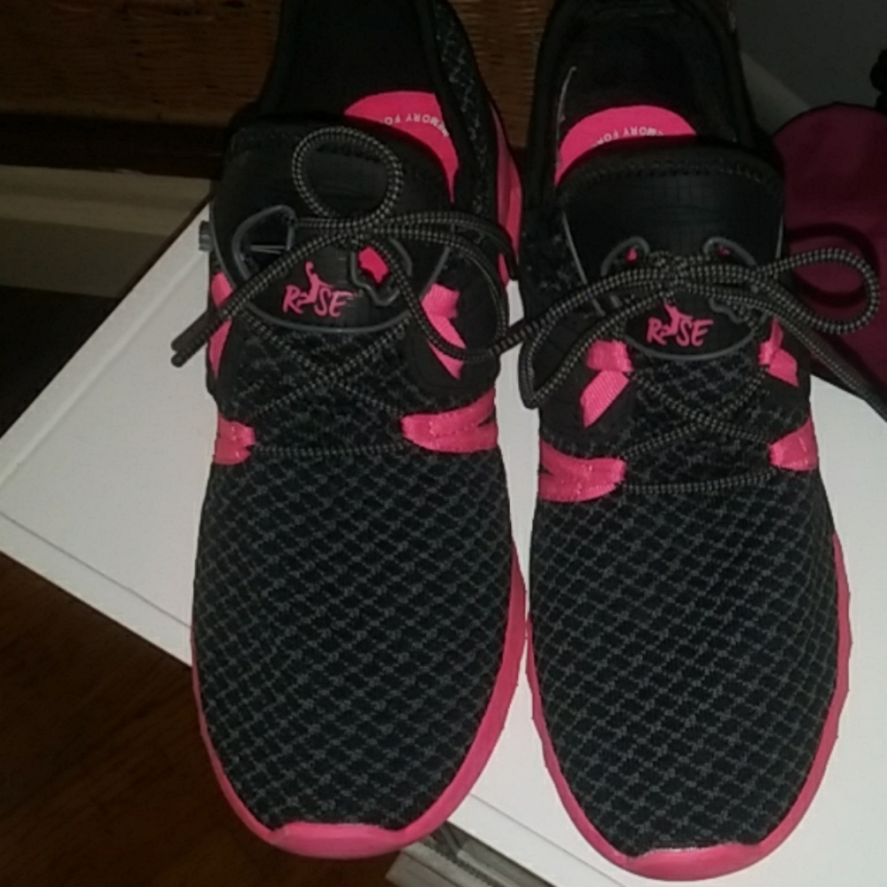 Rise memory foam size 8 running sneakers